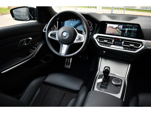 BMW 3 Serie Touring 330e M-Sport Pano HUD El-zetels laser-LED Camera ActivLease financial lease