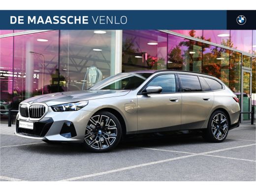 BMW 5 Serie Touring 530e M Sport Automaat / Trekhaak / Active Cruise Control / Achteruitrijcamera / M Sport o...
