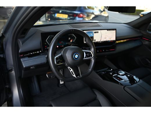 BMW 5 Serie Touring 530e M Sport Automaat / Trekhaak / Active Cruise Control / Achteruitrijcamera / M Sport o... ActivLease financial lease