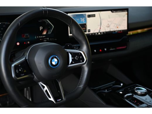 BMW 5 Serie Touring 530e M Sport Automaat / Trekhaak / Active Cruise Control / Achteruitrijcamera / M Sport o... ActivLease financial lease