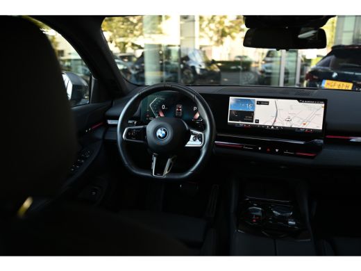 BMW 5 Serie Touring 530e M Sport Automaat / Trekhaak / Active Cruise Control / Achteruitrijcamera / M Sport o... ActivLease financial lease