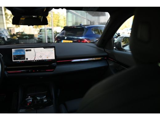 BMW 5 Serie Touring 530e M Sport Automaat / Trekhaak / Active Cruise Control / Achteruitrijcamera / M Sport o... ActivLease financial lease