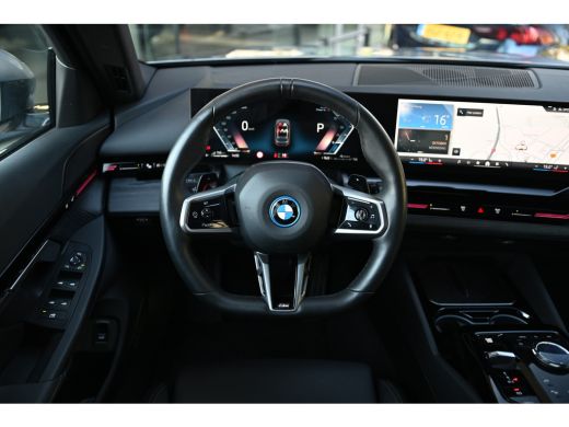 BMW 5 Serie Touring 530e M Sport Automaat / Trekhaak / Active Cruise Control / Achteruitrijcamera / M Sport o... ActivLease financial lease