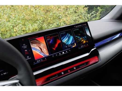 BMW i5 eDrive40 84kWh | ORIGINEEL NL! | B&W AUDIO | CAMERA | LUXE LEDER | STOELVERWARMING | DEALER OH! ActivLease financial lease