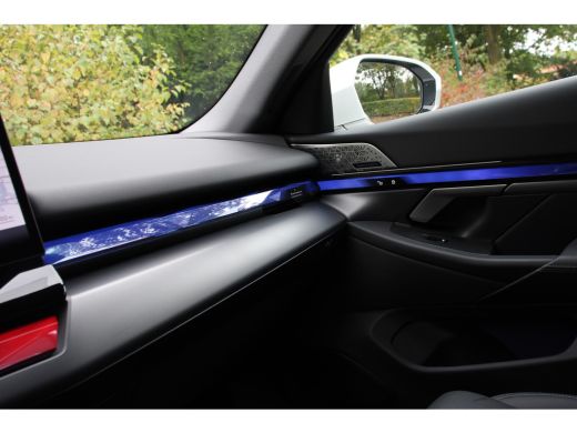 BMW i5 eDrive40 84kWh | ORIGINEEL NL! | B&W AUDIO | CAMERA | LUXE LEDER | STOELVERWARMING | DEALER OH! ActivLease financial lease