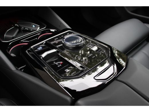 BMW i5 eDrive40 84kWh | ORIGINEEL NL! | B&W AUDIO | CAMERA | LUXE LEDER | STOELVERWARMING | DEALER OH! ActivLease financial lease