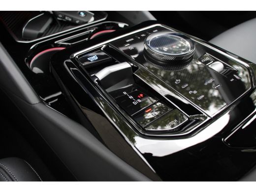 BMW i5 eDrive40 84kWh | ORIGINEEL NL! | B&W AUDIO | CAMERA | LUXE LEDER | STOELVERWARMING | DEALER OH! ActivLease financial lease