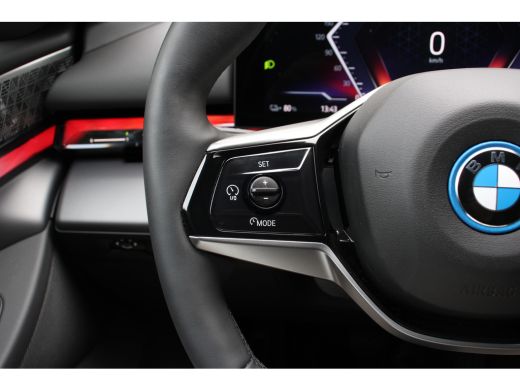 BMW i5 eDrive40 84kWh | ORIGINEEL NL! | B&W AUDIO | CAMERA | LUXE LEDER | STOELVERWARMING | DEALER OH! ActivLease financial lease