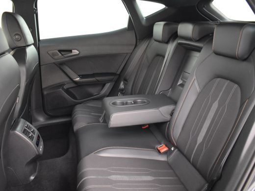 CUPRA Formentor e-Hybrid 204pk | Trekhaak | Camera achter | Dodehoekdectie | Park assist | Navigatie | App connec... ActivLease financial lease