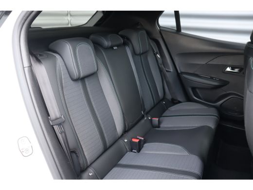 Peugeot 2008 1.2 PURETECH 130PK ALLURE PACK AUTOMAAT / NAVI / LEDER / CLIMA / LED / PDC / 17" LMV / CAMERA / K... ActivLease financial lease