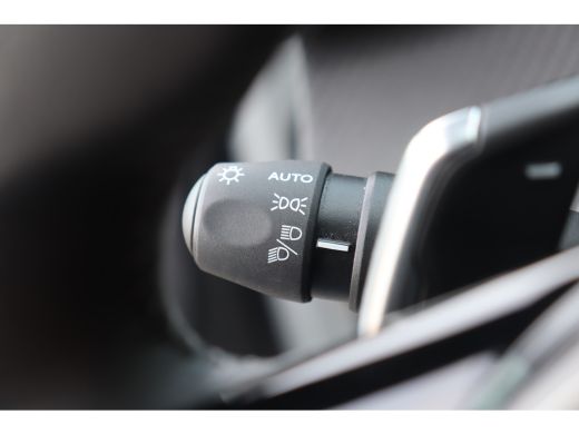 Peugeot 2008 1.2 PURETECH 130PK ALLURE PACK AUTOMAAT / NAVI / LEDER / CLIMA / LED / PDC / 17" LMV / CAMERA / K... ActivLease financial lease