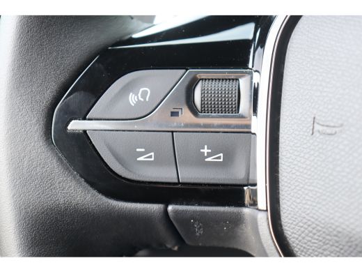 Peugeot 2008 1.2 PURETECH 130PK ALLURE PACK AUTOMAAT / NAVI / LEDER / CLIMA / LED / PDC / 17" LMV / CAMERA / K... ActivLease financial lease