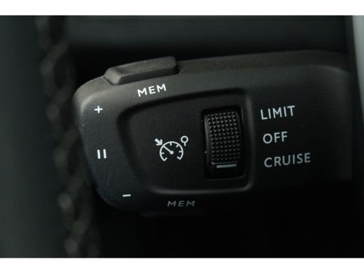 Peugeot 3008 1.6 HYbrid 225 Allure | Keyless | Navi | Camera | Carplay | DAB | Cruise | LED | Keyless | Navi |... ActivLease financial lease