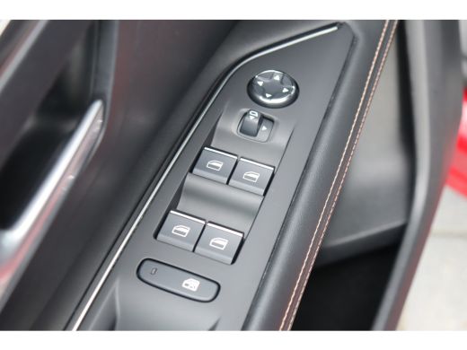 Peugeot 3008 1.6 PURETECH 180PK GT PACK AUTOMAAT / NAVI / LEDER / CLIMA / AGR / PDC / 19" LMV / CAMERA / 1500K... ActivLease financial lease