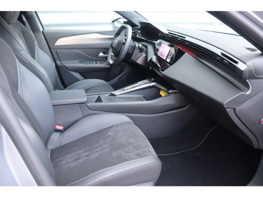 Peugeot 308 SW 1.2 PURETECH 130PK GT PACK AUTOMAAT / NAVI / LEDER / CLIMA / PDC / 18" LMV / CAMERA / KEYLESS ... ActivLease financial lease