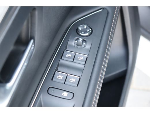 Peugeot 5008 1.2 PURETECH 130PK 7-ZITS GT AUTOMAAT / NAVI / LEDER / CLIMA / PDC / 18" LMV / CAMERA / KEYLESS /... ActivLease financial lease