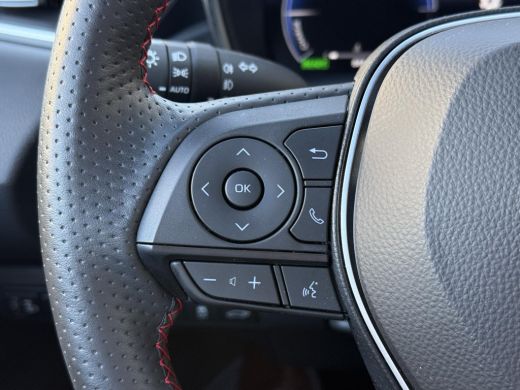 Toyota Corolla Touring Sports Hybrid 140 GR Sport **STOEL EN STUURWIELVERWARMING/ DODEHOEK DETECTIE/ PARKEERSENSOREN/ GARANTIE** ActivLease financial lease