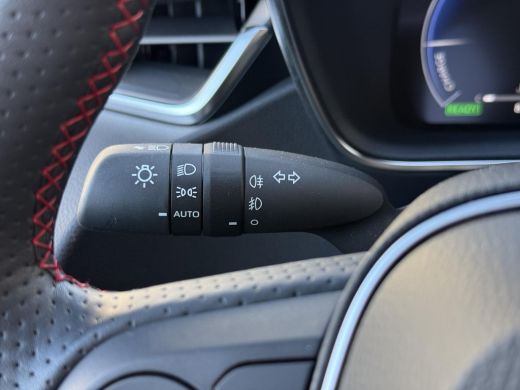 Toyota Corolla Touring Sports Hybrid 140 GR Sport **STOEL EN STUURWIELVERWARMING/ DODEHOEK DETECTIE/ PARKEERSENSOREN/ GARANTIE** ActivLease financial lease