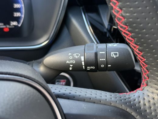 Toyota Corolla Touring Sports Hybrid 140 GR Sport **STOEL EN STUURWIELVERWARMING/ DODEHOEK DETECTIE/ PARKEERSENSOREN/ GARANTIE** ActivLease financial lease