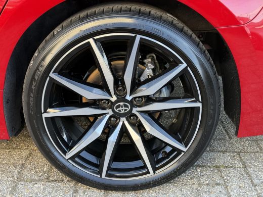 Toyota Corolla Touring Sports Hybrid 140 GR Sport **STOEL EN STUURWIELVERWARMING/ DODEHOEK DETECTIE/ PARKEERSENSOREN/ GARANTIE** ActivLease financial lease