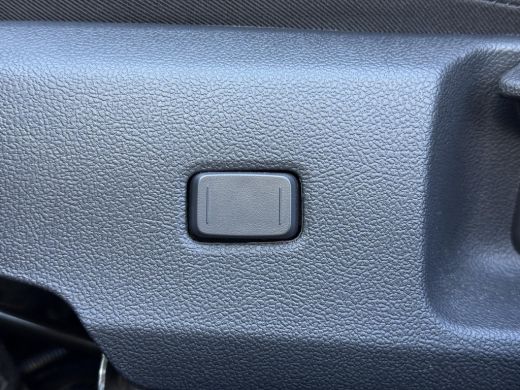 Toyota Corolla Touring Sports Hybrid 140 GR Sport **STOEL EN STUURWIELVERWARMING/ DODEHOEK DETECTIE/ PARKEERSENSOREN/ GARANTIE** ActivLease financial lease