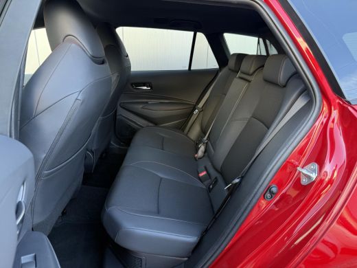 Toyota Corolla Touring Sports Hybrid 140 GR Sport **STOEL EN STUURWIELVERWARMING/ DODEHOEK DETECTIE/ PARKEERSENSOREN/ GARANTIE** ActivLease financial lease