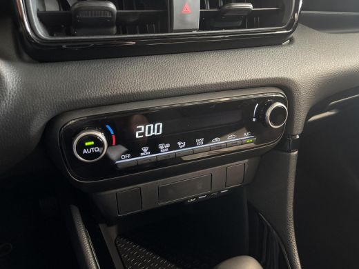 Toyota Yaris 1.5 Hybrid 115 First Edition ActivLease financial lease