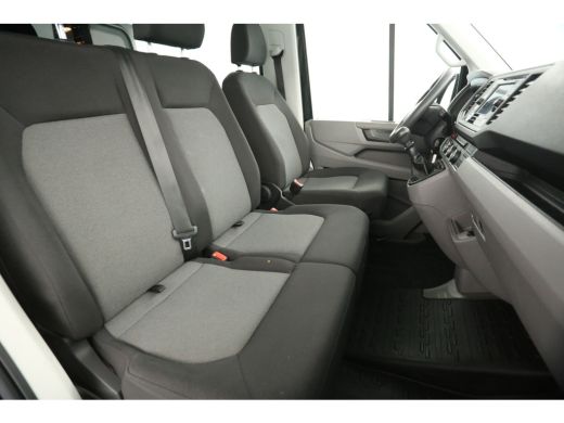 Volkswagen Crafter 35 2.0 TDI L3H2 | 140PK | DC | 7-Zits | 3000kg Trekhaak | Airco | Cruise | Camera | Carplay | Par... ActivLease financial lease