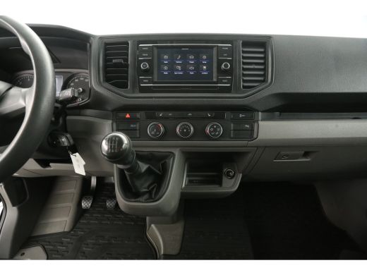 Volkswagen Crafter 35 2.0 TDI L3H2 | 140PK | DC | 7-Zits | 3000kg Trekhaak | Airco | Cruise | Camera | Carplay | Par... ActivLease financial lease