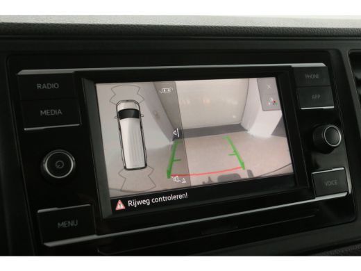 Volkswagen Crafter 35 2.0 TDI L3H2 | 140PK | DC | 7-Zits | 3000kg Trekhaak | Airco | Cruise | Camera | Carplay | Par... ActivLease financial lease