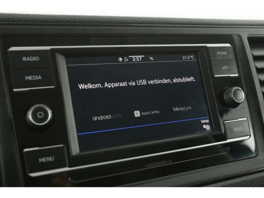 Volkswagen Crafter 35 2.0 TDI L3H2 | 140PK | DC | 7-Zits | 3000kg Trekhaak | Airco | Cruise | Camera | Carplay | Par... ActivLease financial lease