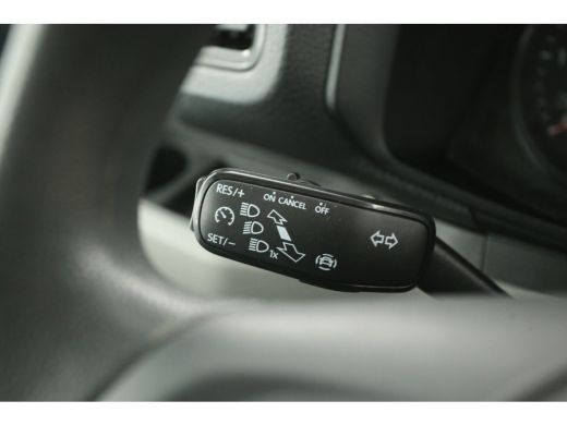 Volkswagen Crafter 35 2.0 TDI L3H2 | 140PK | DC | 7-Zits | 3000kg Trekhaak | Airco | Cruise | Camera | Carplay | Par... ActivLease financial lease