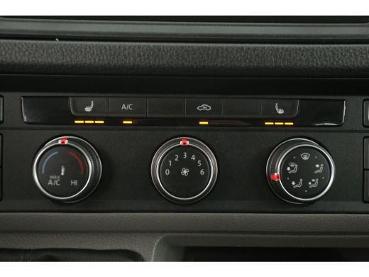 Volkswagen Crafter 35 2.0 TDI L3H2 | 140PK | DC | 7-Zits | 3000kg Trekhaak | Airco | Cruise | Camera | Carplay | Par... ActivLease financial lease