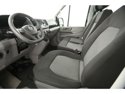 Volkswagen Crafter 35 2.0 TDI L3H2 | 140PK | DC | 7-Zits | 3000kg Trekhaak | Airco | Cruise | Camera | Carplay | Par... ActivLease financial lease