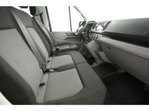 Volkswagen Crafter 35 2.0 TDI L3H2 | 140PK | DC | 7-Zits | 3000kg Trekhaak | Airco | Cruise | Camera | Carplay | Par... ActivLease financial lease