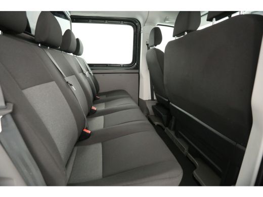 Volkswagen Crafter 35 2.0 TDI L3H2 | 140PK | DC | 7-Zits | 3000kg Trekhaak | Airco | Cruise | Camera | Carplay | Par... ActivLease financial lease