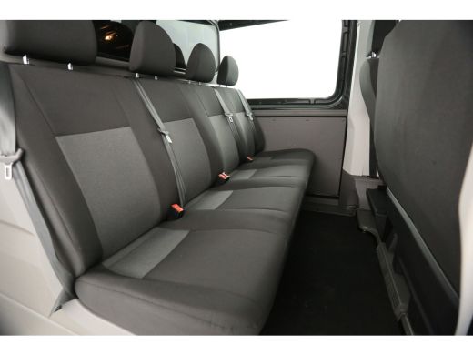 Volkswagen Crafter 35 2.0 TDI L3H2 | 140PK | DC | 7-Zits | 3000kg Trekhaak | Airco | Cruise | Camera | Carplay | Par... ActivLease financial lease
