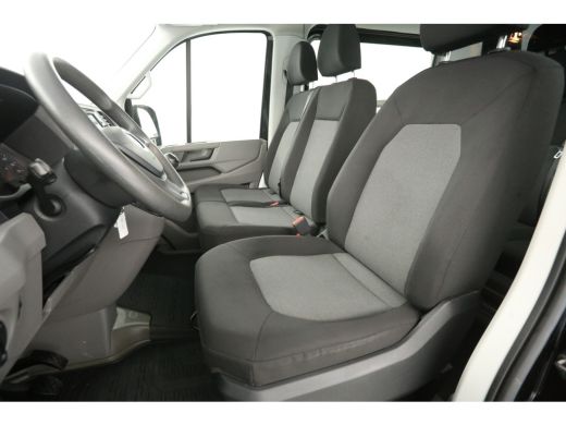 Volkswagen Crafter 35 2.0 TDI L3H2 | 140PK | DC | 7-Zits | 3000kg Trekhaak | Airco | Cruise | Camera | Carplay | Par... ActivLease financial lease