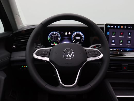 Volkswagen Tiguan 1.5 eHybrid Life Edition 204PK DSG Pano-Schuifdak, Trekhaak, 19" LM Velgen, Adaptieve Cruise Cont... ActivLease financial lease