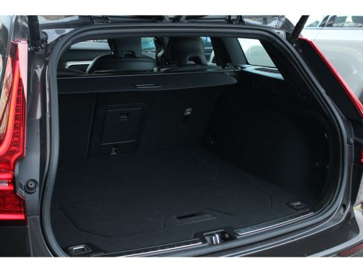 Volvo  V60 2.0 T6 Plug-in hybrid AWD Plus Dark | Harman Kardon | Sportstoelen | 360° Camera | Trekhaak | Ele... ActivLease financial lease