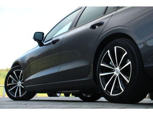 Volvo  V60 2.0 T6 Plug-in hybrid AWD Plus Dark | Harman Kardon | Sportstoelen | 360° Camera | Trekhaak | Ele... ActivLease financial lease