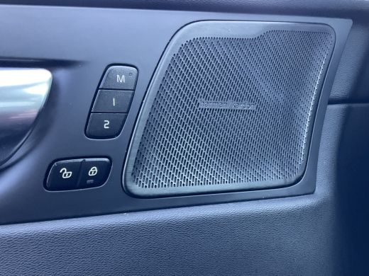 Volvo  XC60 2.0 Recharge T6 AWD R-Design HUD HK Pano.dak BLIS Vol opties Inscription PHEV Plug-in ActivLease financial lease