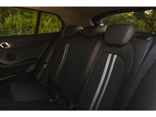 BMW 1 Serie 118i Executive Sport Line Automaat / Sportstoelen / LED / Airconditioning / Cruise Control / Live... ActivLease financial lease