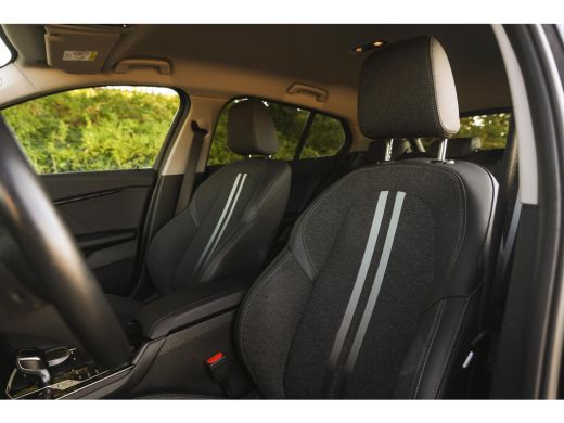 BMW 1 Serie 118i Executive Sport Line Automaat / Sportstoelen / LED / Airconditioning / Cruise Control / Live... ActivLease financial lease
