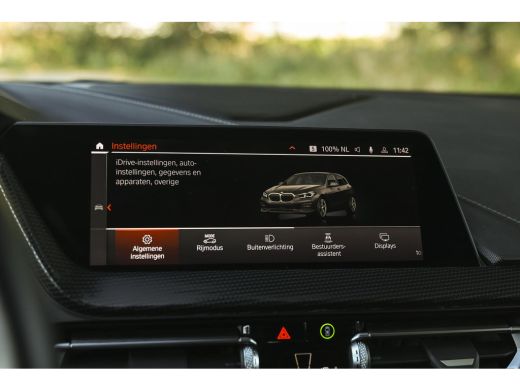 BMW 1 Serie 118i Executive Sport Line Automaat / Sportstoelen / LED / Airconditioning / Cruise Control / Live... ActivLease financial lease