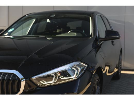 BMW 1 Serie 118i Executive Sport Line Automaat / Sportstoelen / LED / Airconditioning / Cruise Control / Live... ActivLease financial lease