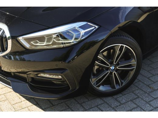 BMW 1 Serie 118i Executive Sport Line Automaat / Sportstoelen / LED / Airconditioning / Cruise Control / Live... ActivLease financial lease
