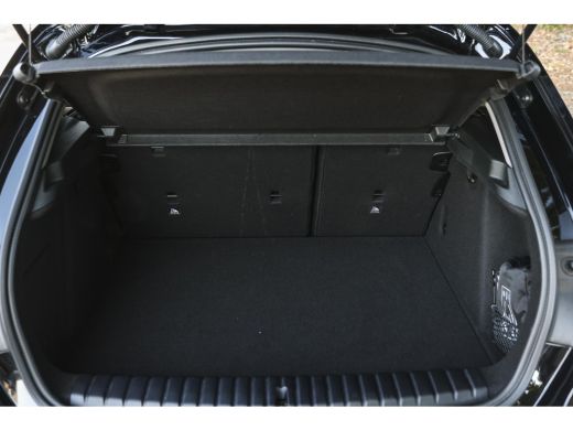 BMW 1 Serie 118i Executive Sport Line Automaat / Sportstoelen / LED / Airconditioning / Cruise Control / Live... ActivLease financial lease