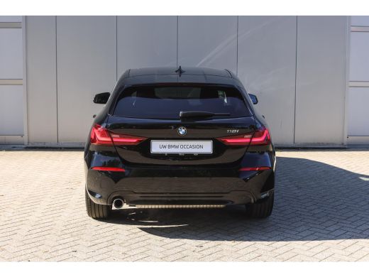 BMW 1 Serie 118i Executive Sport Line Automaat / Sportstoelen / LED / Airconditioning / Cruise Control / Live... ActivLease financial lease