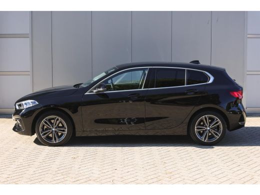 BMW 1 Serie 118i Executive Sport Line Automaat / Sportstoelen / LED / Airconditioning / Cruise Control / Live... ActivLease financial lease